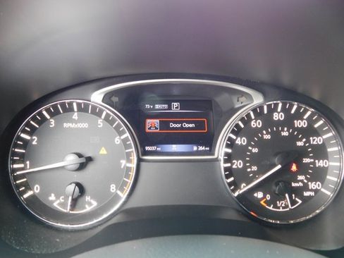 Used 2019 Nissan Pathfinder S AWD/4WD image 17