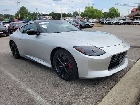 Certified 2025 Nissan Z Performance w/ Floor Mat Package RWD image 1