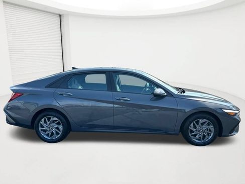 Certified 2024 Hyundai Elantra SEL FWD image 4