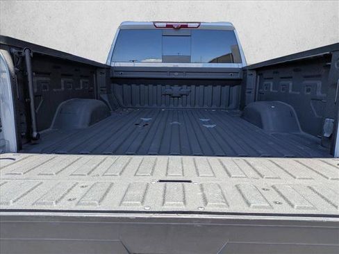 Used 2025 Chevrolet Silverado 2500 ZR2 w/ Technology Package AWD/4WD image 6