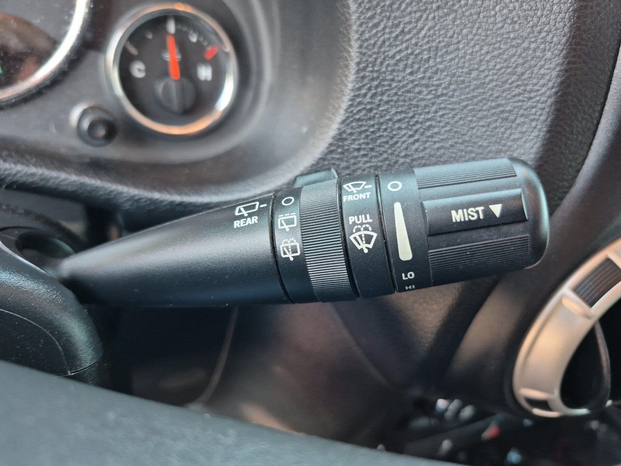 Used 2018 Jeep Wrangler Unlimited Rubicon w/ Connectivity Group AWD/4WD image 31