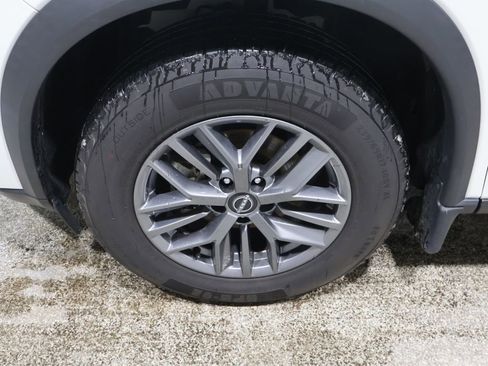 Used 2022 Nissan Rogue S image 9