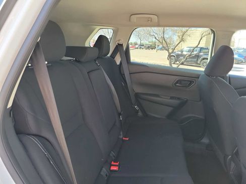 Used 2024 Nissan Rogue S image 9