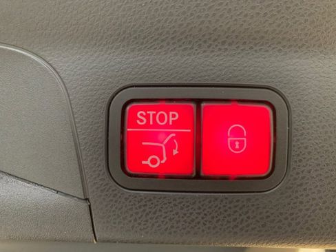 Used 2022 Mercedes-Benz GLC 300 4MATIC Coupe image 59