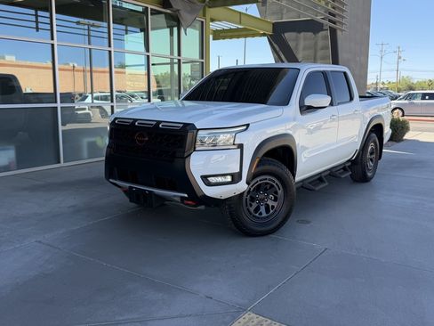 Used 2025 Nissan Frontier PRO-4X AWD/4WD image 2