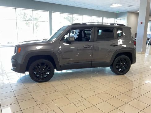 Used 2018 Jeep Renegade Altitude AWD/4WD image 4