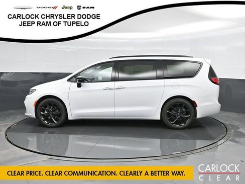 New 2026 Chrysler Pacifica Limited image 7