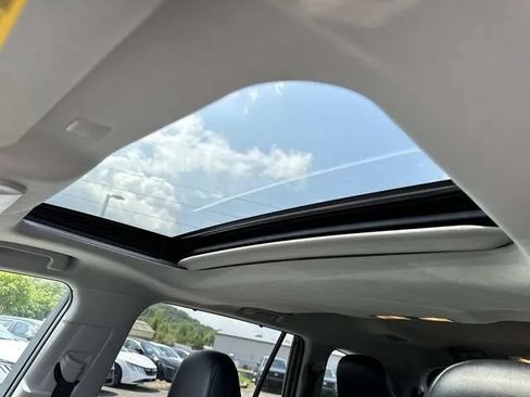 Used 2021 Toyota Highlander XLE AWD/4WD image 48