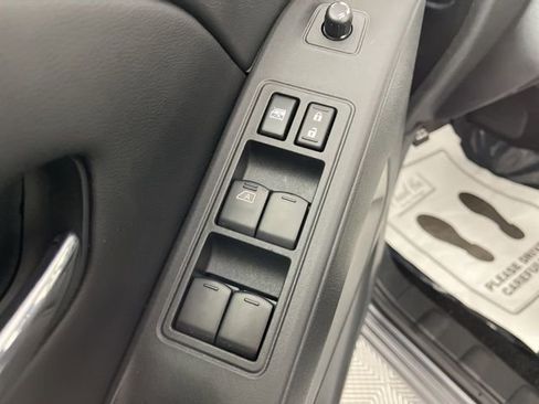 Used 2025 Nissan Frontier SV w/ SV Convenience Package RWD image 32
