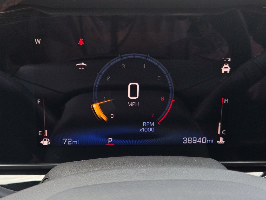 Used 2024 Chevrolet Trax RS w/ Sunroof Package FWD image 26