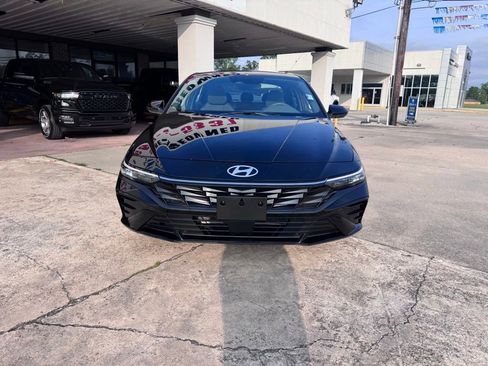 Used 2025 Hyundai Elantra SEL FWD image 9