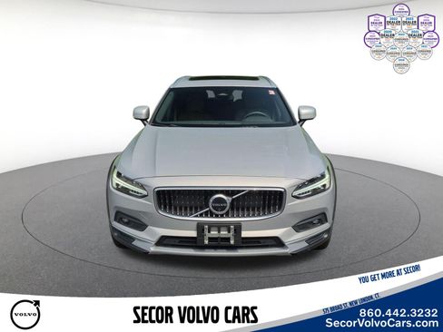 Used 2025 Volvo V90 B6 Cross Country Plus AWD/4WD image 2