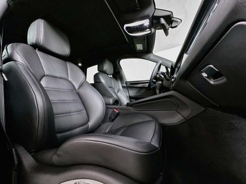 Certified 2026 Porsche Macan AWD/4WD image 29