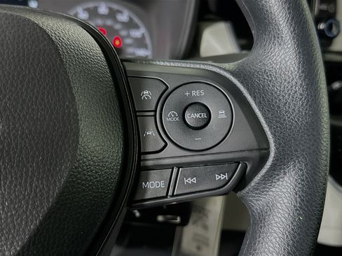 Used 2025 Toyota Corolla LE FWD image 20