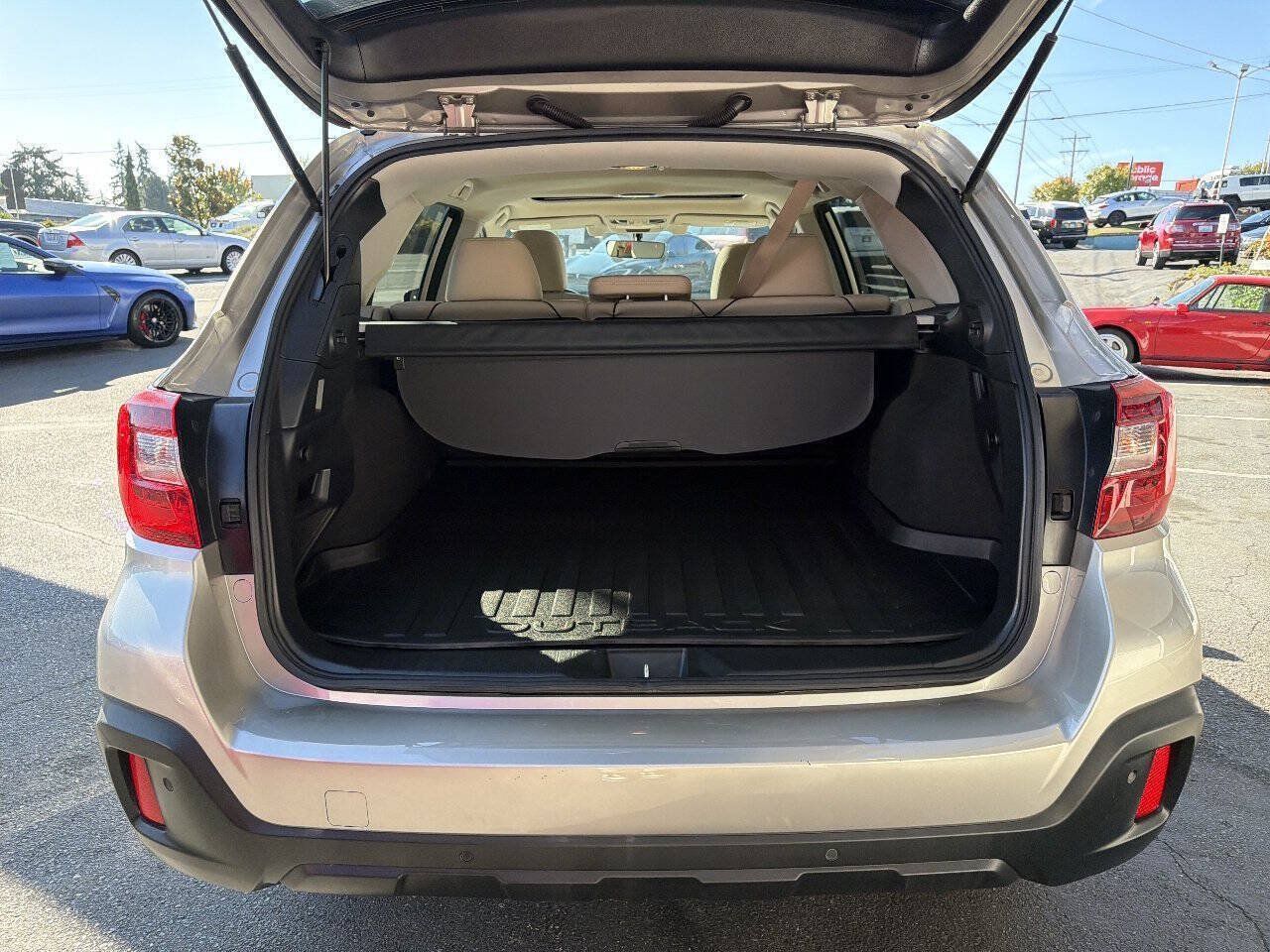 Used 2018 Subaru Outback 2.5i Limited AWD/4WD image 6
