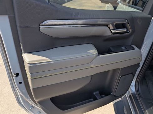 Used 2025 Chevrolet Silverado 1500 ZR2 w/ Technology Package image 11