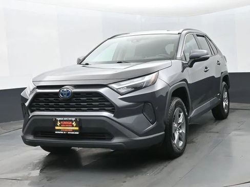 Used 2022 Toyota RAV4 XLE w/ Convenience Package AWD/4WD image 1