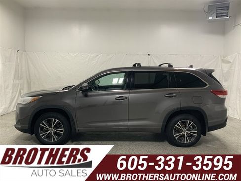 Used 2018 Toyota Highlander Plus image 1