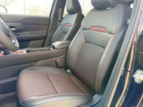 Used 2025 Nissan Kicks SR image 15