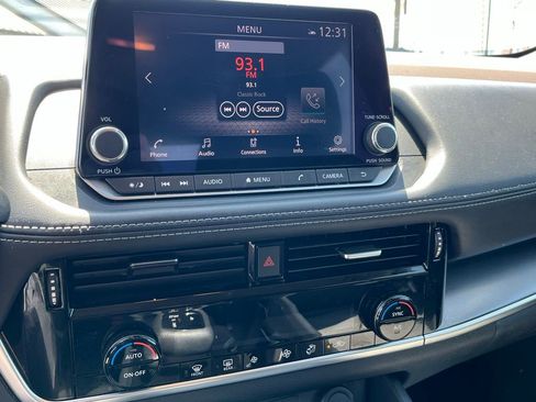 Used 2022 Nissan Rogue SV FWD image 12