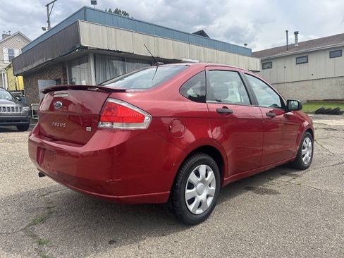 Used 2010 Ford Focus SE FWD image 5