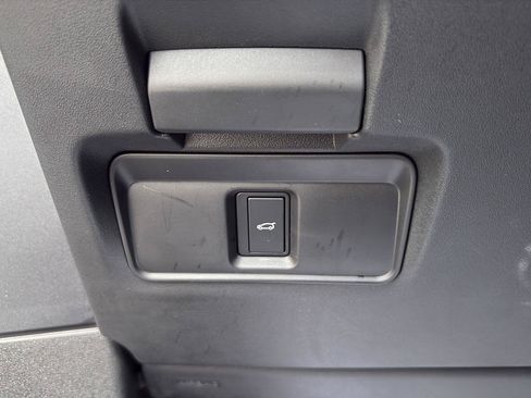Used 2025 Land Rover Range Rover Evoque S AWD/4WD image 9