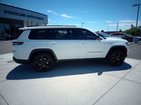 Used 2023 Jeep Grand Cherokee L Limited w/ Luxury Tech Group II AWD/4WD image 2