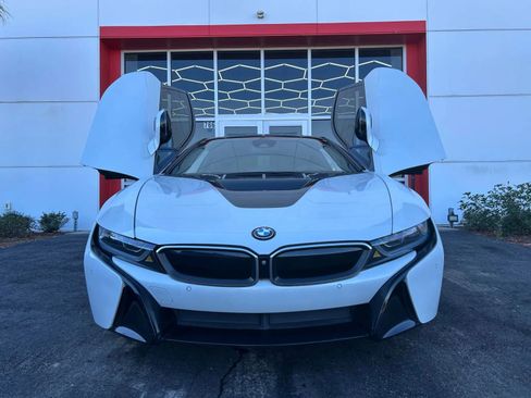 Used 2017 BMW i8 image 7