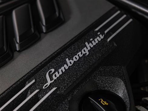 Used 2021 Lamborghini Urus image 11