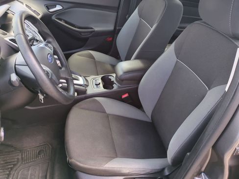Used 2014 Ford Focus SE w/ SE Winter Package FWD image 16
