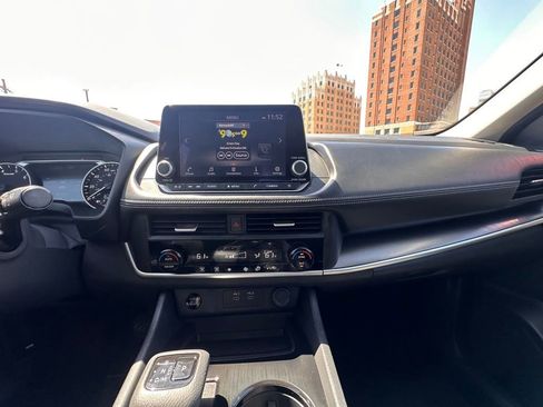 Certified 2025 Nissan Rogue SV image 22