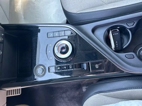 Used 2023 Kia Niro Wave w/ Wave Preserve Package FWD image 12