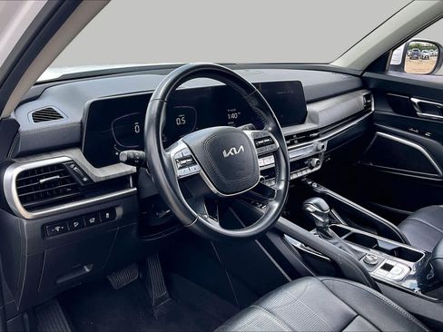 Used 2024 Kia Telluride EX w/ EX Captain's Chair Package FWD image 15