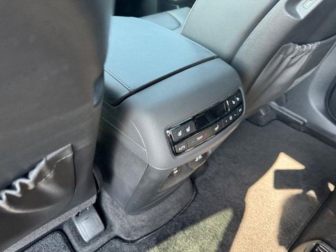 Used 2024 Hyundai Palisade Calligraphy image 12