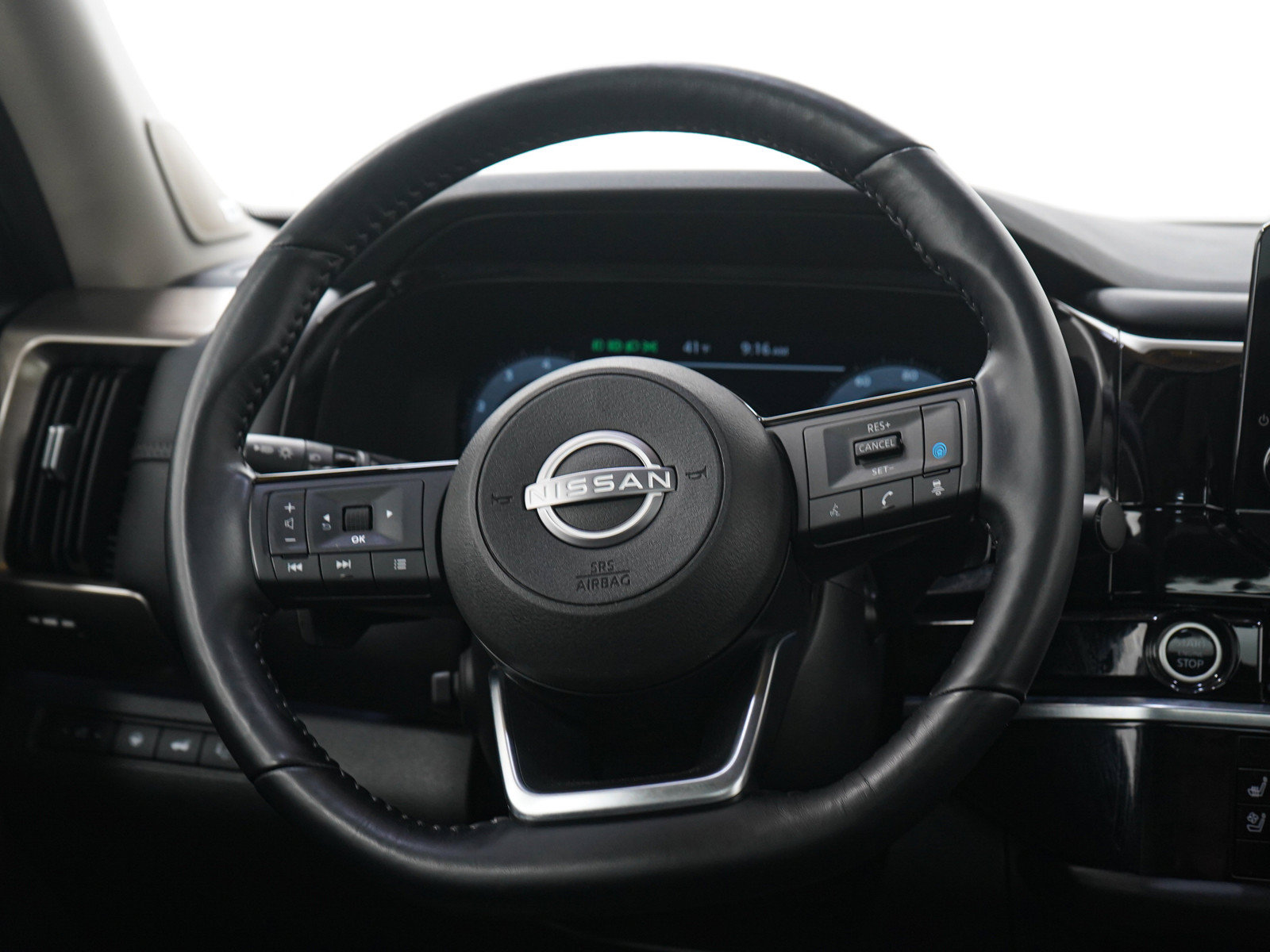 Used 2024 Nissan Pathfinder Platinum AWD/4WD image 17