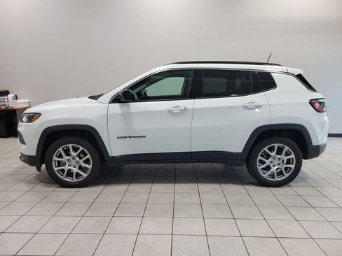 Used 2022 Jeep Compass Latitude AWD/4WD image 8