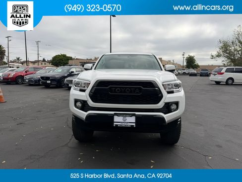 Used 2016 Toyota Tacoma SR5 w/ SR5 Appearance Package (SN) image 2