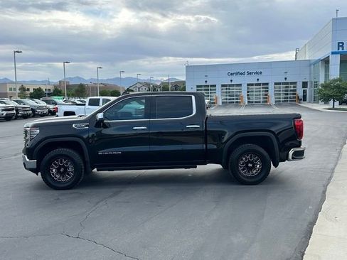 Used 2022 GMC Sierra 1500 SLT w/ SLT Convenience Package AWD/4WD image 2