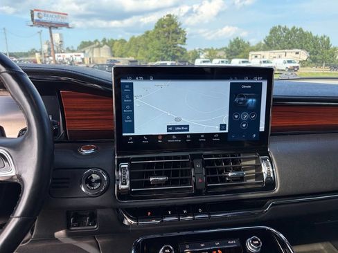Used 2023 Lincoln Navigator L Reserve AWD/4WD image 21
