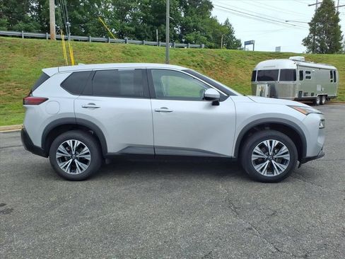 Used 2023 Nissan Rogue SV AWD/4WD image 2