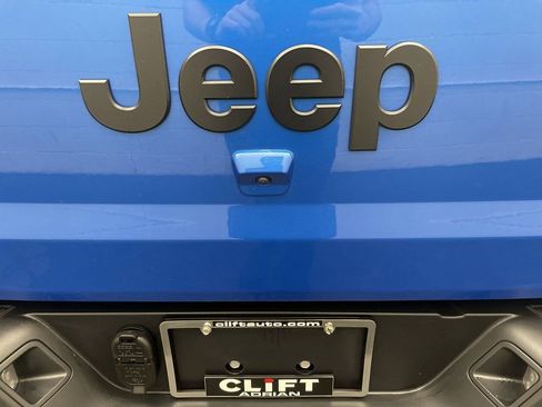 Used 2023 Jeep Gladiator Sport image 24