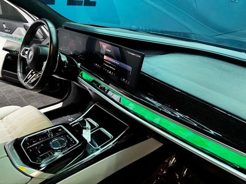 Used 2025 BMW 740i w/ Premium Package image 54