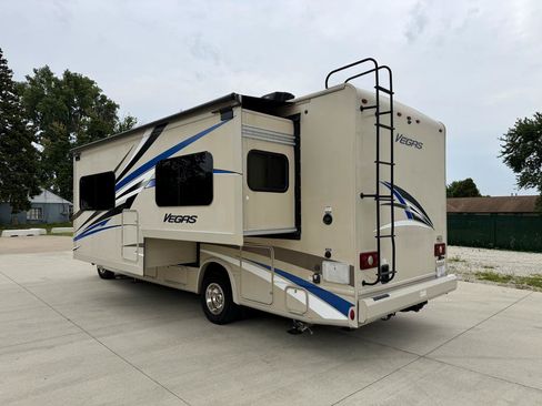 Used 2018 Ford E-450 and Econoline 450 Super Duty w/ A/C Prep Package RWD image 11