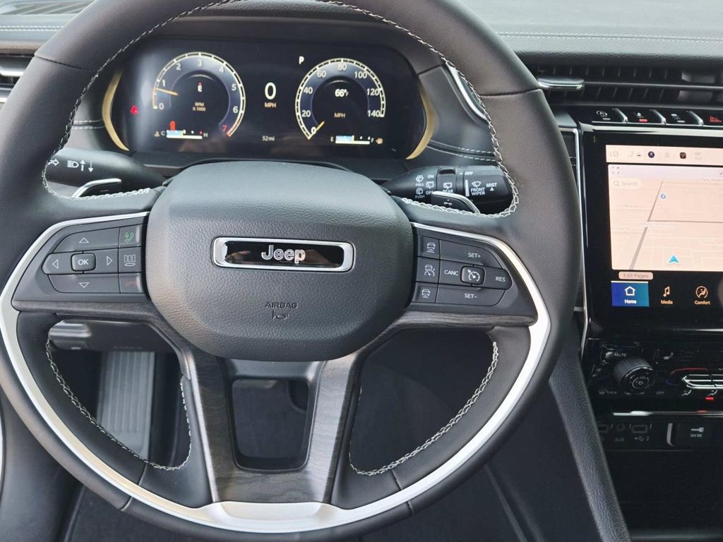 Certified 2025 Jeep Grand Cherokee Limited AWD/4WD image 19
