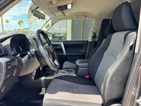 Used 2017 Toyota 4Runner SR5 AWD/4WD image 15