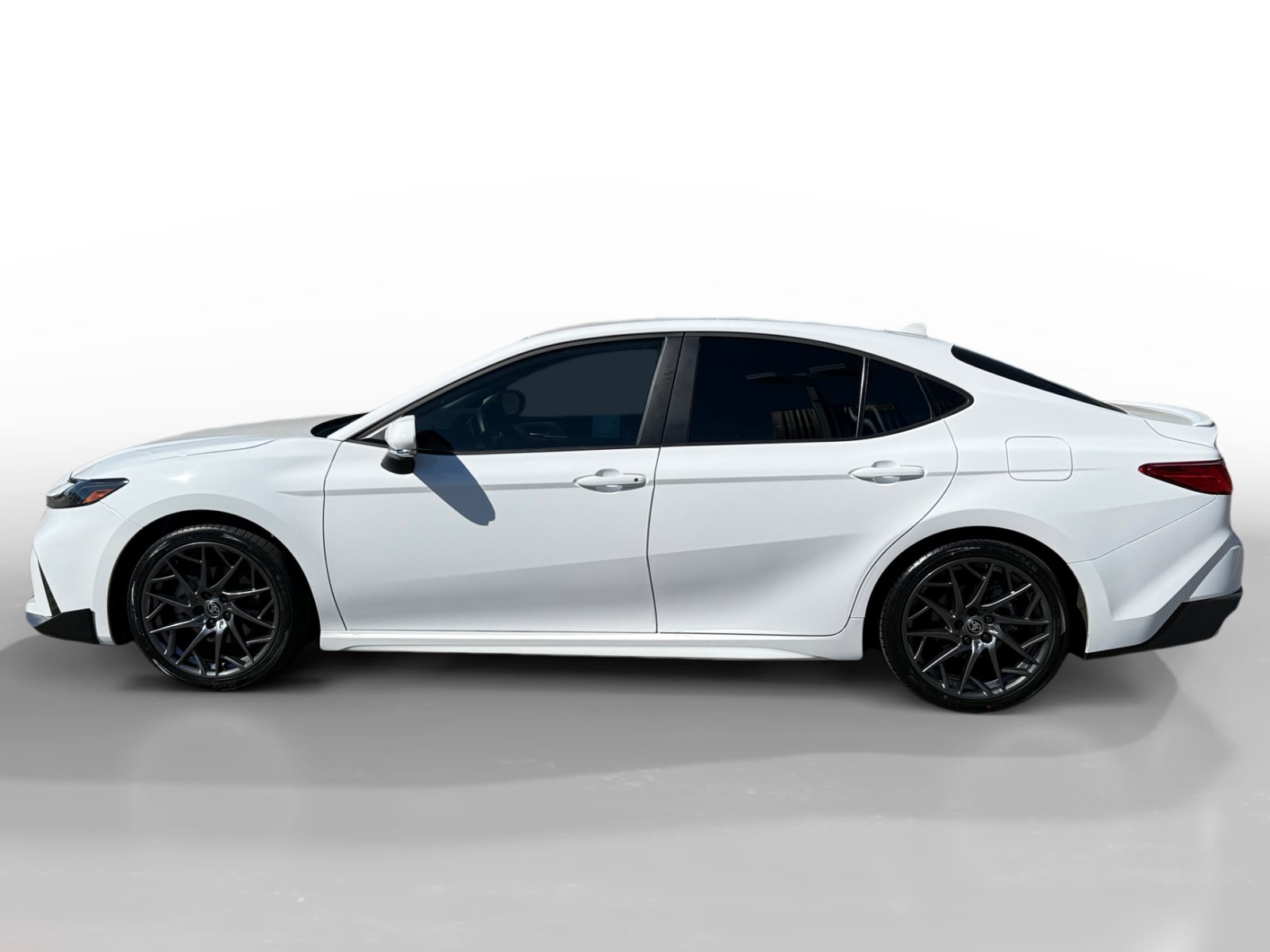 Used 2026 Toyota Camry SE FWD image 2