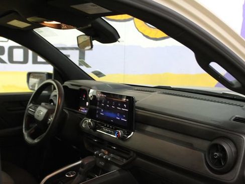 Used 2023 Chevrolet Colorado Trail Boss w/ Technology Package AWD/4WD image 12