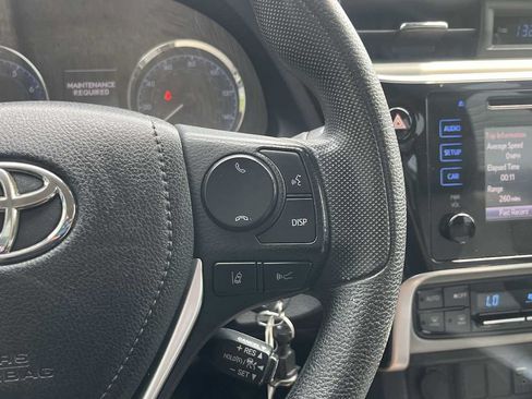 Used 2018 Toyota Corolla LE FWD image 37