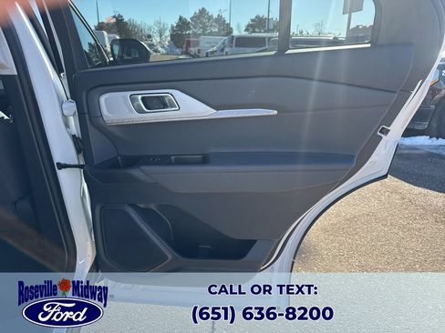 Used 2025 Ford Explorer Active AWD/4WD image 36