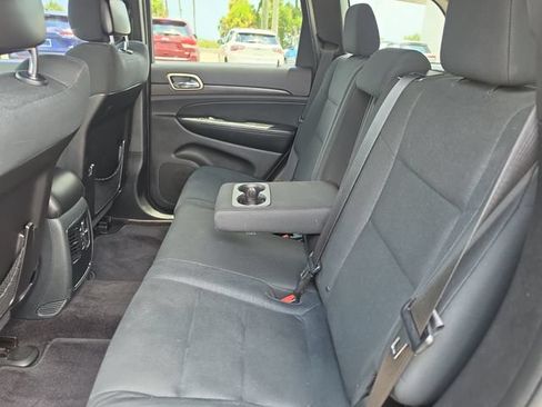 Used 2015 Jeep Grand Cherokee Laredo w/ Quick Order Package 23E AWD/4WD image 13